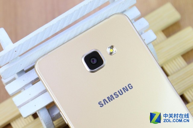 體驗(yàn)攀升時尚外觀 三星A7 2016版圖賞