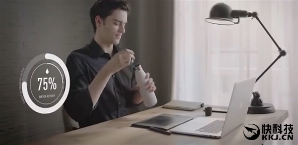 能顯示溫度的智能水杯:瓶蓋能玩一年