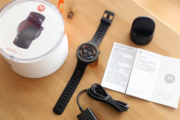 2388元!Moto 360運(yùn)動(dòng)版國(guó)行圖賞:硅膠腕帶