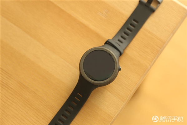 2388元!Moto 360運(yùn)動(dòng)版國(guó)行圖賞:硅膠腕帶