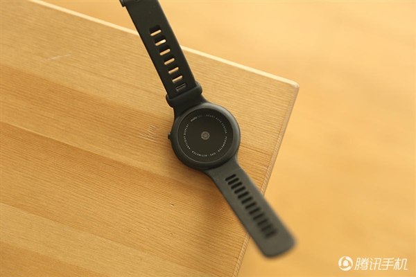 2388元!Moto 360運(yùn)動(dòng)版國(guó)行圖賞:硅膠腕帶