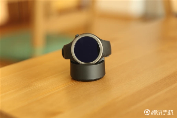 2388元!Moto 360運(yùn)動(dòng)版國(guó)行圖賞:硅膠腕帶
