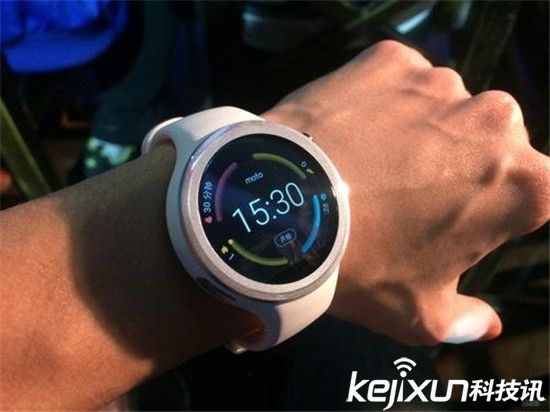Moto 360 Sport國行版今日開售 2388元起!