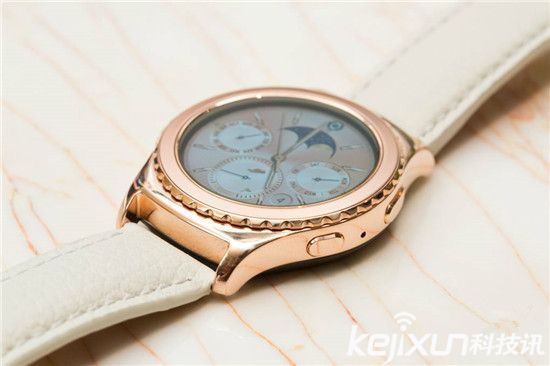 三星發布黃金版智能手表：就是鍍層金而已！