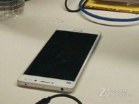 或有曲面屏版 曝小米5售價2199元起