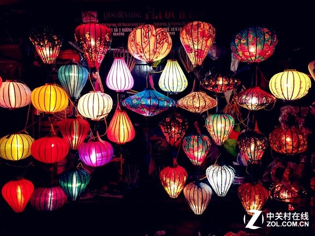 雖然這一次沒有帶上單反等重型裝備,但在科技發(fā)展到今天的情況下,一臺手機(jī)就能拍出很好的照片,更何況是夠快才暢快vivo X6這樣的拍照神器呢?畢竟攝影說到底還是光與影的藝術(shù),有恰當(dāng)?shù)墓庥埃浜蠘?gòu)圖,手機(jī)也可以玩夜景。