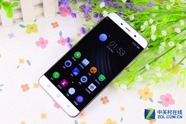 大神Note3高配版搭載了MT6753八核64位處理器,主頻1.3GHz;運行內(nèi)存方面達到了3GB,大神Note3高配版配備了5.5英寸豪情屏幕,以及1300萬像素攝像頭。同時全新升級的大神Note3高配版還擁有強大的隱私安全防護能力,而該機的售價仍為899元,性價比十分突出。