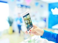 一鍵美顏/雙前置鏡頭 實力派美顏手機薦