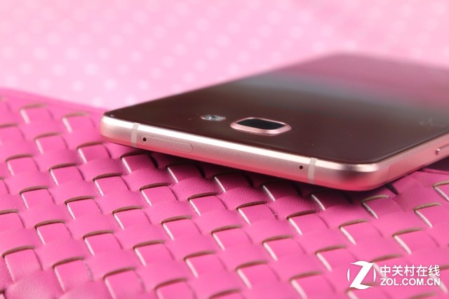 突破性外觀設計 粉色三星Galaxy A9圖賞