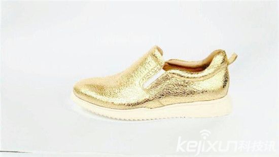 智能鞋子搶風(fēng)頭:不僅能說(shuō)話還能給手機(jī)充電!