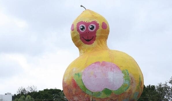 網(wǎng)友吐血 臺灣燈會又現(xiàn)神物：碉堡了