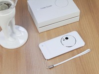 白色華碩ZenFone Zoom賞析 最薄光學(xué)變焦