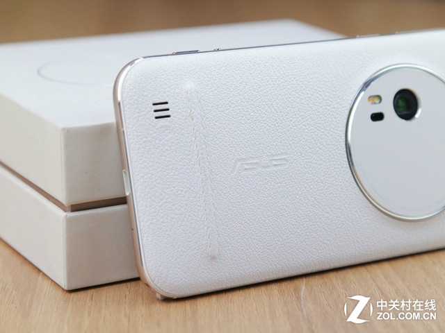 最薄光學變焦 白色華碩ZenFone Zoom賞析