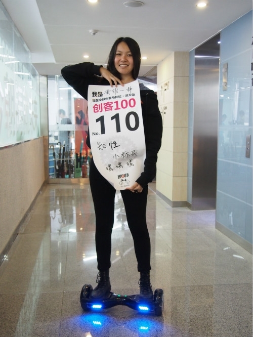 這個北京妞做了款性愛沙發:自帶安全套分發器