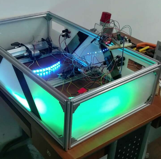 這個北京妞做了款性愛沙發：自帶安全套分發器