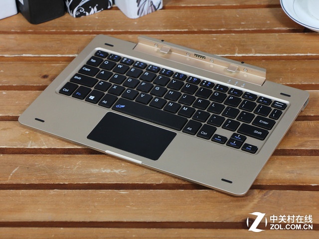 高貴香檳金 昂達oBook10二合一平板評測 