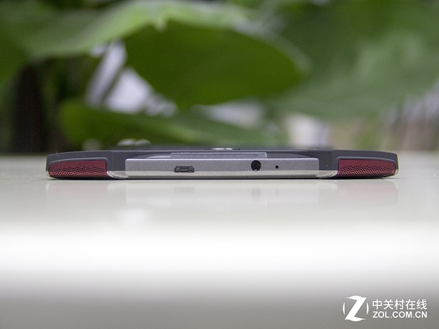 再掀游戲浪潮？掠奪者Predator 8評測 