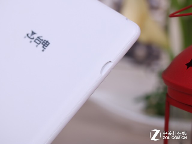 纖巧素白如薄瓷 臺電X80 Plus平板評測