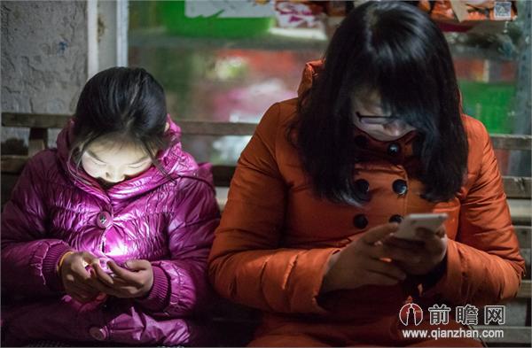 穿越大半個村蹭網 農民穿越大半個村蹭網