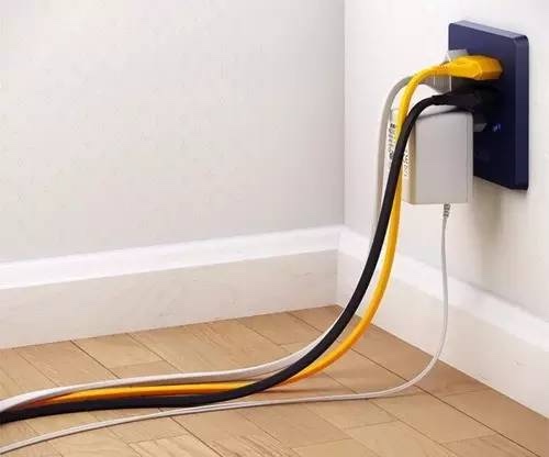 反人類插座顫抖吧：看高顏值們用啥插座