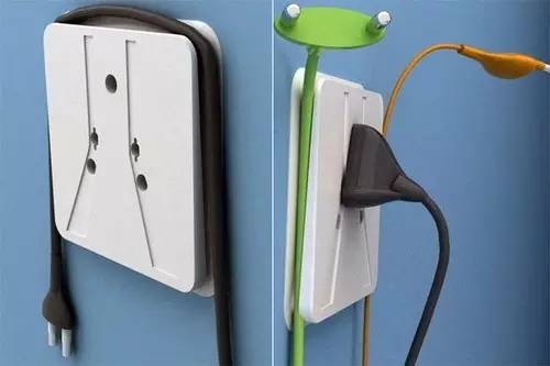 LOL by Devraj Bhadra:兩個凹槽當中就是插孔,只靠摸索也能把插頭的兩級跟隨著凹槽而最終插入到插孔當中,插座周圍設(shè)計出了一圈凹槽,晚上連燈都懶得開的小伙伴,這款插座真是再適合你不過了。