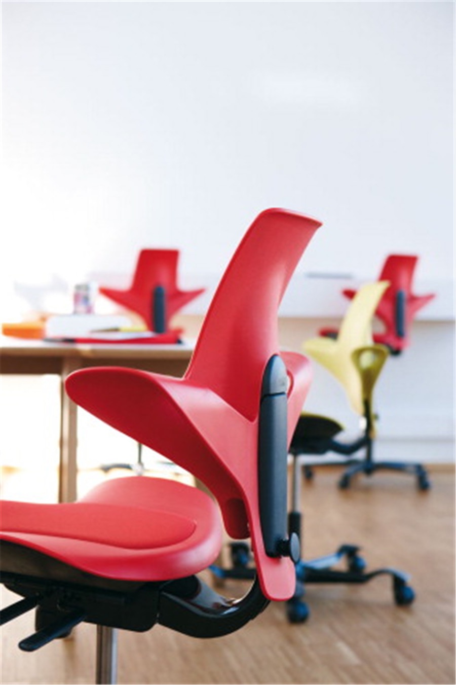 大開眼界：感受一下個性活潑的辦公室椅