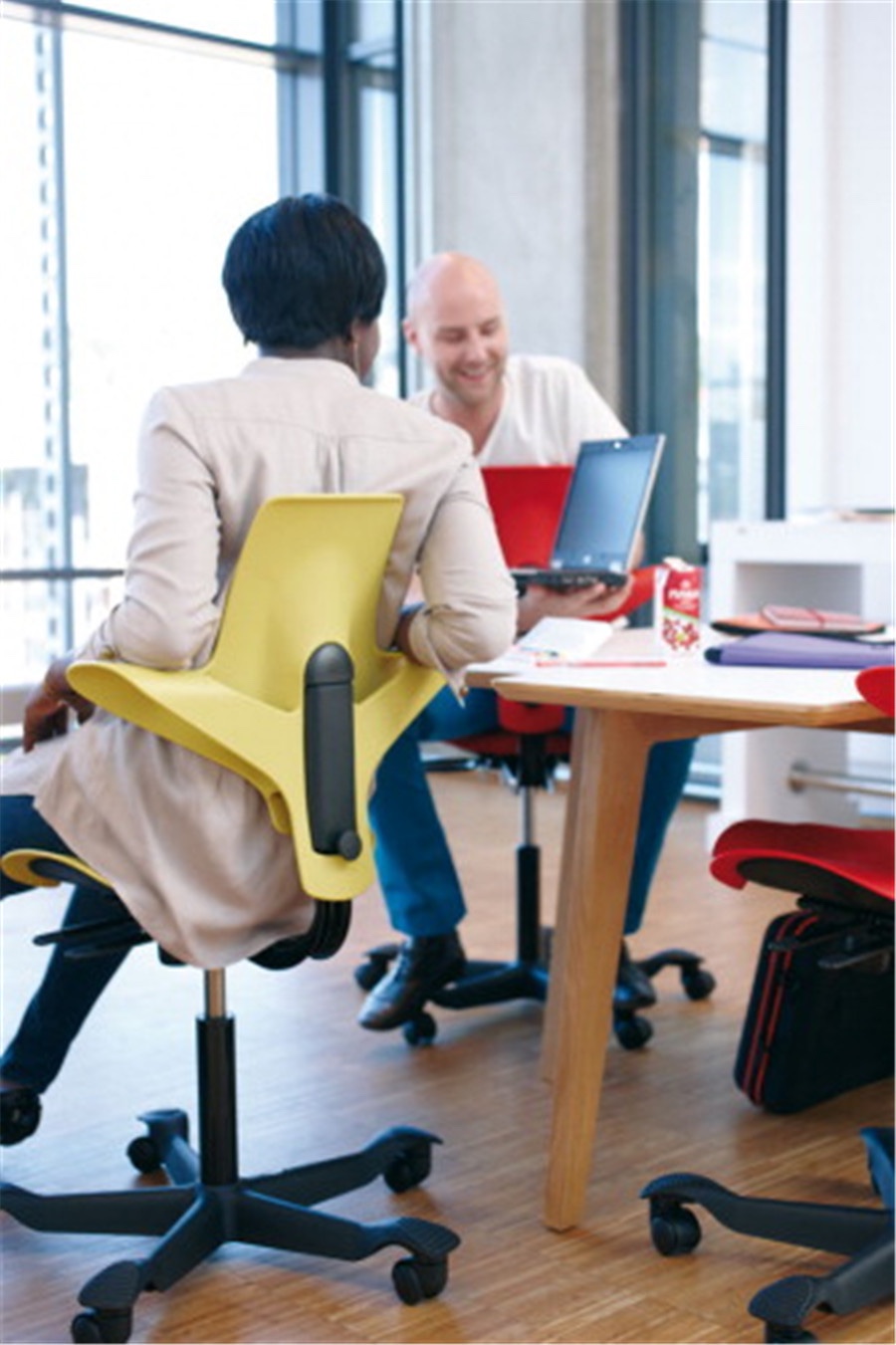 大開眼界：感受一下個性活潑的辦公室椅