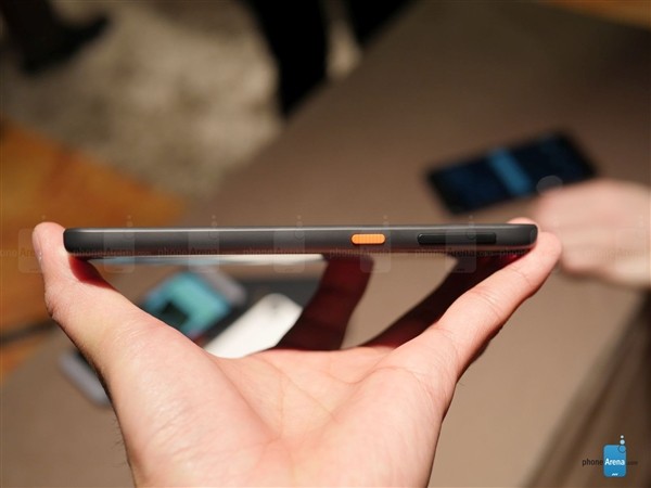 略丑的個性設計 HTC Desire三新機上手