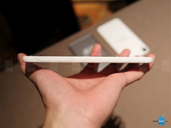 略丑的個性設計 HTC Desire三新機上手