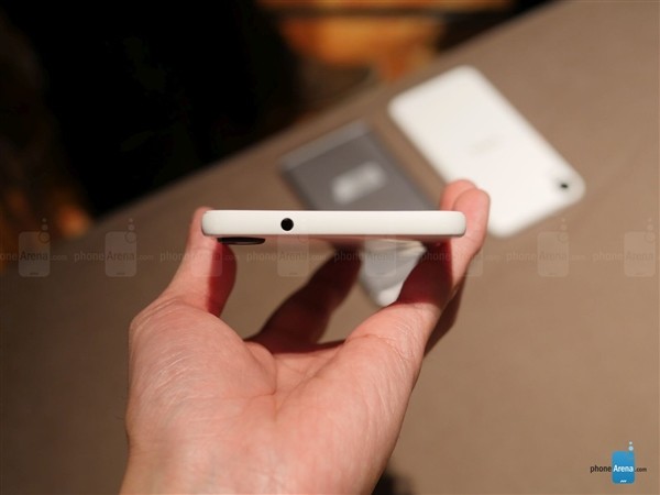 略丑的個性設計 HTC Desire三新機上手