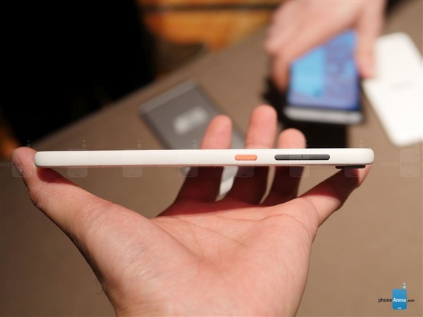 略丑的個性設計 HTC Desire三新機上手