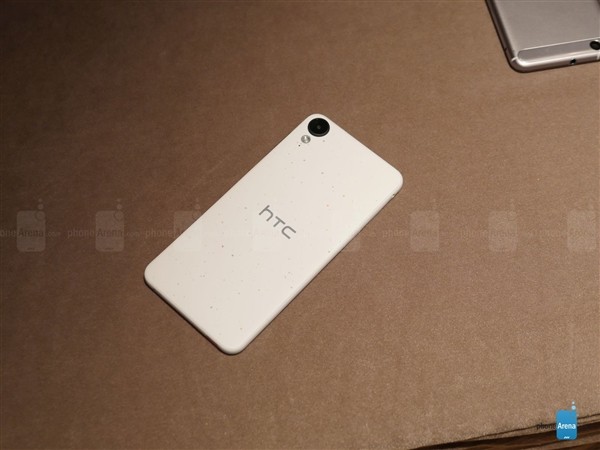 略丑的個性設計 HTC Desire三新機上手