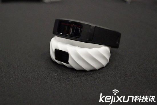 佳明發布兩款全新可穿戴健身腕帶 外觀花里胡哨