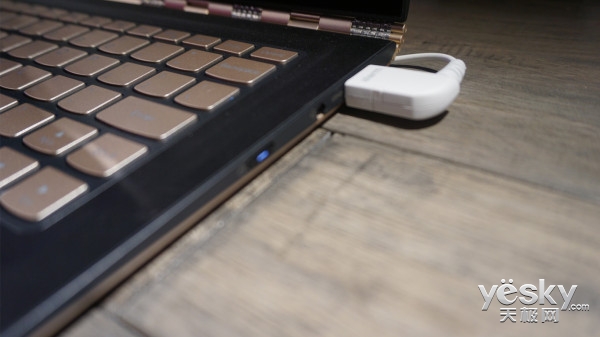 金光閃耀全球最輕薄 聯想YOGA 4S現場速評