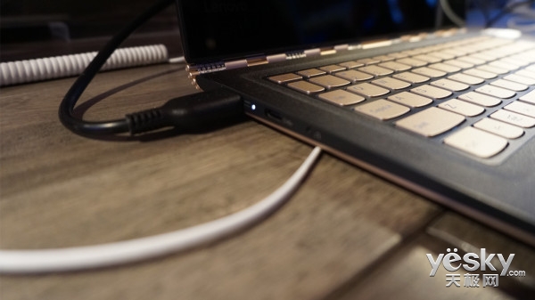 金光閃耀全球最輕薄 聯想YOGA 4S現場速評