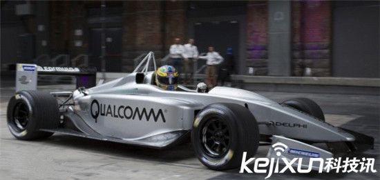 高通推新型無線充電技術:在路上給電動汽車充電!