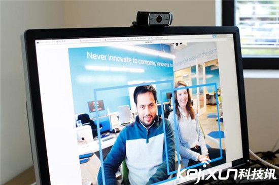 福特自動駕駛汽車秒變電影院：撩妹必備神器！