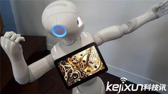 軟銀不僅投資了阿里巴巴:還開(kāi)發(fā)了情感機(jī)器人Pebble