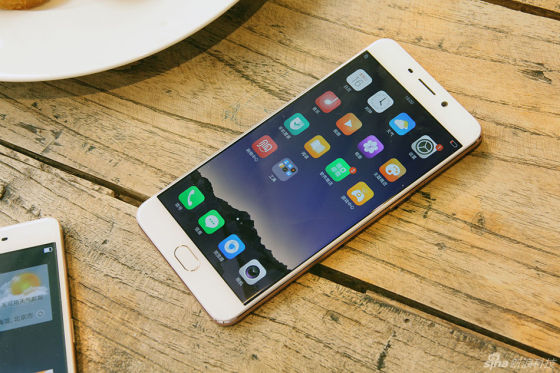 近期高人氣時尚手機盤點 美貌與氣質并重