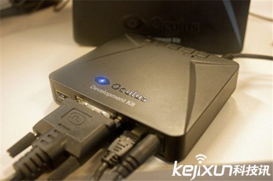 全球首臺Oculus Rift消費版收貨啦:創始人送貨上門