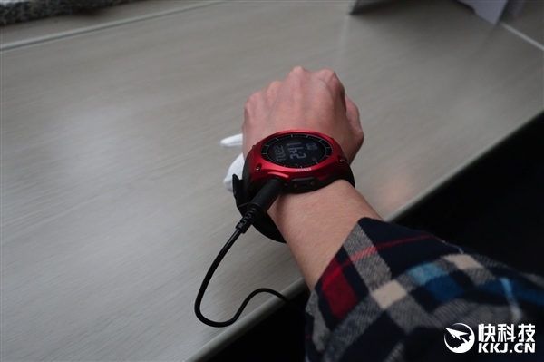 3300元!卡西歐首款智能表上市:續航一整月