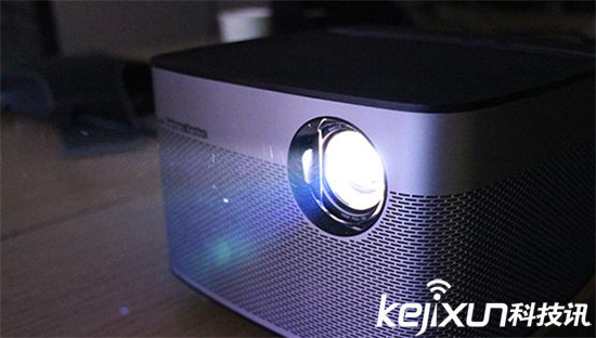 體驗極米H1無屏電視 高享受卻還要拉窗簾