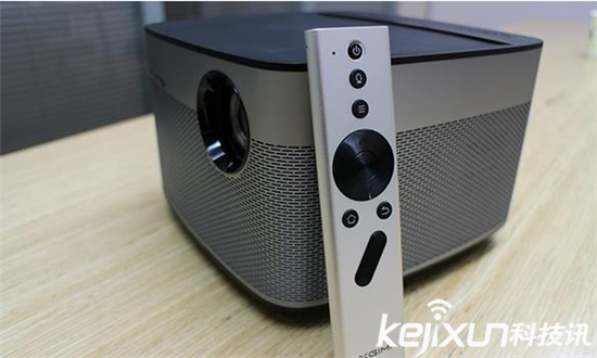 體驗極米H1無屏電視 高享受卻還要拉窗簾