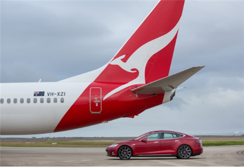 Model S公然追逐飛機(jī) 最強(qiáng)急速跑車來襲！