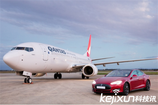 Model S公然追逐飛機 最強急速跑車來襲!