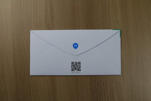 背面也簡簡單單,我甚至認為是同事打開后沒有裝好。