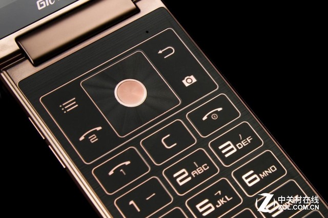 金立w909配合是復刻更是情懷 金立天鑒W909翻蓋手機新選擇