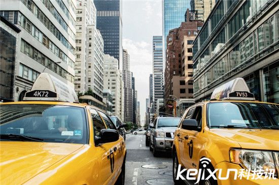 日本無人駕駛汽車上路 出租車智能機器人面世