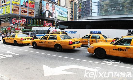 日本無人駕駛汽車上路 出租車智能機(jī)器人面世