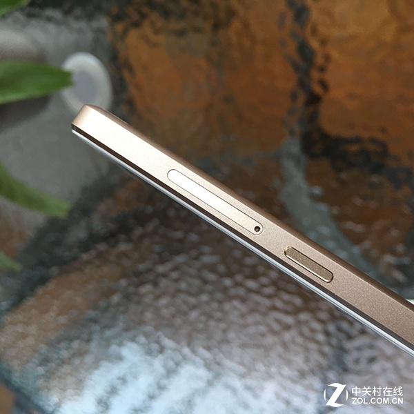 驚艷外觀設(shè)計 藍(lán)魔R10真機(jī)曝光